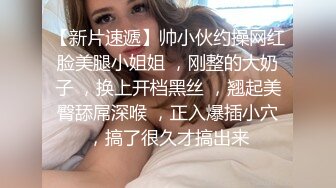 少妇喜欢这么玩，真骚