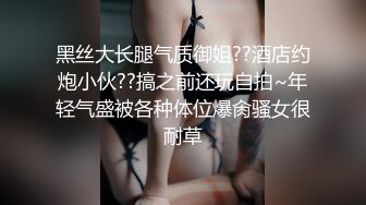 一个人在家的良家小少妇，露脸发骚听狼友指挥撩骚互动，慢慢脱光揉奶玩逼看特写，自慰阴蒂浪叫呻吟表情好骚