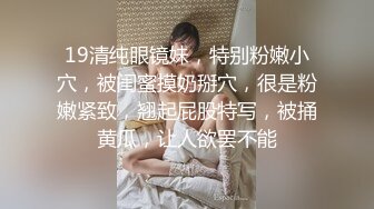 黑丝大长腿少妇在沙滩上偷偷的自慰❤️时不时的还有路人走过太刺激了