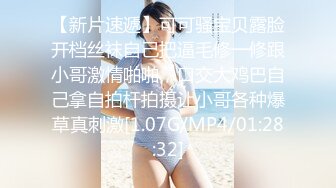 肉嘟嘟的妹子丰满吊钟大奶子掰穴自慰，闺蜜再旁已经被调教一点也不害羞