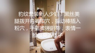 《极品反差??露脸学生妹》外语大学知名公交车痴女，为了求干什么都敢玩，户外露出、吃精、3P样样精通，长相一般但真的骚