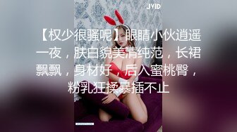 《母子乱伦》小伙下药迷翻妈妈❤️懂事以后第一次完完整整看妈妈的裸体❤️想不到妈妈下面毛毛那么少