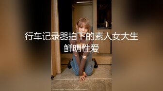 冒死趴墙偷窥房东的女儿洗澡❤️被她家的狗发现了一直叫