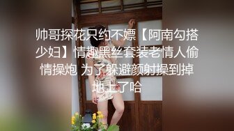 吊钟奶子制服黑丝丰满骚少妇，蝴蝶白虎穴，女上位无套啪啪，瘦瘦小哥很很操