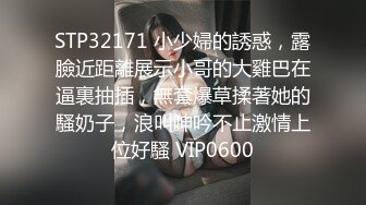 开档牛仔裤清纯又骚美女，和男友居家操逼，舔屌吸吮口活很棒