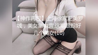 商场内衣店，美女挑选内衣试穿，我悄悄移步到她隔壁，紧张刺激地拍摄她试衣