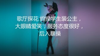 红唇苗条新人骚女婚纱情趣装自慰诱惑，毛毛非常浓密两跳蛋双管齐下，拿胶布跳蛋粘上震动阴蒂高潮呻吟