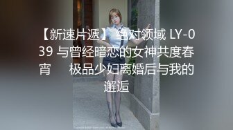 宝儿女王制服黑丝长靴隔板踩踏足交调教