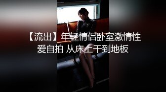 【新速片遞】  厕拍大神潜入市郊农家乐简易女厕❤️偷放设备偷拍女食客尿尿紫色背心妹子对着摄像头看