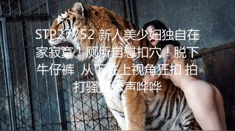 爆乳寂寞禦姐鏡頭前露奶露逼與狼友激情互動 脫光光艷舞掰穴挑逗呻吟淫水泛濫 逼逼得被玩腫了 對白淫蕩