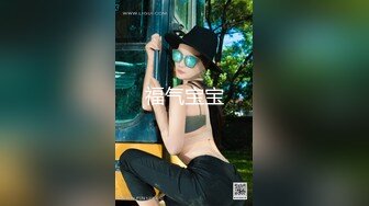  文静的小少妇露脸丝袜高跟短裙漏着两个骚奶子跟狼友撩骚，让小哥抱着揉奶玩逼