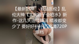 淫荡的电信营业厅客服上班发骚厕所全裸自慰 揉捏大奶子扫把拖插骚逼