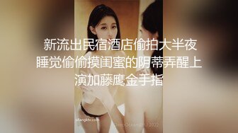   简陋合租房偷拍一位因高考就近租房复习的女同学洗澡 两个奶子活蹦乱跳的