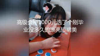 微胖丰满的老婆和老公无套啪啪做爱女上位打桩，超多角度舔逼玩穴享受性爱的快乐