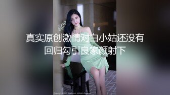 公共闪烁的裸体女人在街上要求在旁观者面前做爱，他们射在她身上 (6467af53eaac4)