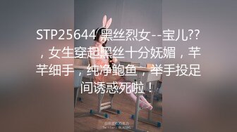 平凡漂亮人妻寻求生活的刺激，约眼镜男散步，谁知被单男从后面摸屁股，还掀起裙子伸手进去，人妻脸又红又舒服！