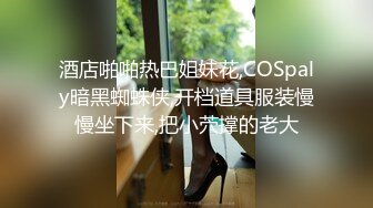 肉感十足丰满大奶美眉看着男士内裤意淫