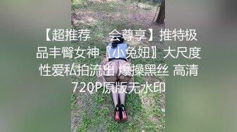  房东儿子浴室窗帘洞中偷窥 美女租客洗澡平时高冷学姐洗澡不带眼镜的样子原来这么美下面毛毛真多