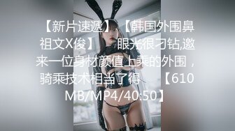 有纹身的小女人大白天伺候男友激情啪啪，奶子比心先洗干净再舔弄大鸡巴，让小哥玩