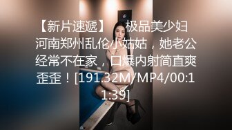 红发眼镜美女跪着满满享受这大鸡鸡