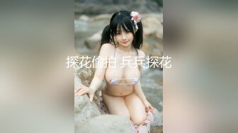 靓丽美女躺男人怀里屁眼被肛塞插入兴奋阴道湿漉漉大鸡吧抽插