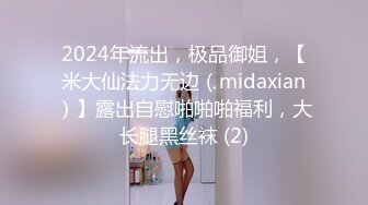 和戴眼镜的熟女舅妈多次乱伦偷情了 舅妈越来越骚主动舌吻给我口交用力操她快操哭了