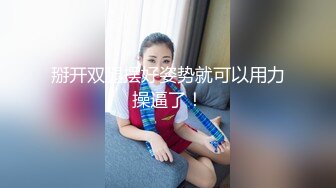 大耳环很有韵味美少妇寂寞肚子在家自慰，脱掉衣服内裤摆上假屌，地上骑乘上下套弄，插完逼逼再插菊花淫荡