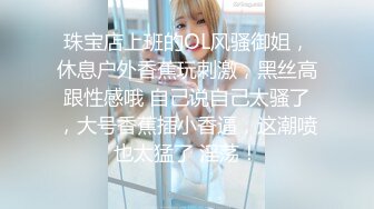 【双飞俩少女】“你插一下我朋友”哥们就认准漂亮妹子操巨搞笑！