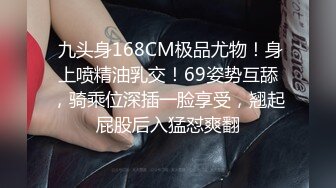  娇小身躯两只荷包奶清纯小师妹- 性感着装被炮友揉奶抠逼，扣得受不了啦直接开操