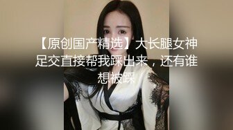 小女子梦梵短发骚女和炮友户外路上干，脱光光直接路边后入有个大爷路过