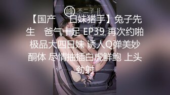 商城女厕TP白衣紧身裤漂亮美女嘘嘘