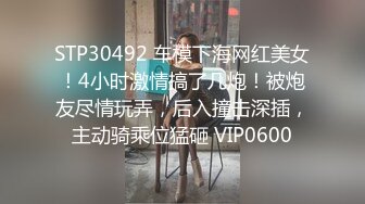  退休老师跟好姐妹陪小哥一起大秀直播，全程露脸颜值不错玩弄小哥大鸡巴