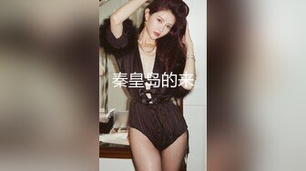 三男两女激情大秀直播，看小哥打桩机式站在床边爆草骚女，浪叫呻吟不断高潮不止看着旁边好姐妹拉起小哥啪啪[