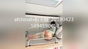 极品女神啊 黑色贴身衬衣白色长裤前凸后翘丰腴白嫩 整体看起来真是尤物，欲火旺盛啪啪大力抽操激情碰撞