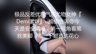 【两大汉3P绝美良家大奶妹】打牌玩游戏，输了解开内衣，情趣开档内裤，两根大屌一起上，前后夹击小逼水多超肥