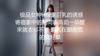 今日推荐长相超清纯兔牙邻家妹妹，在家无聊全裸诱惑，翘起圆润美臀扭动，毛毛浓密掰穴特写，美鲍看着非常诱人