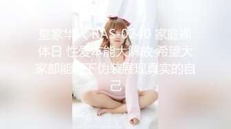 【巨乳八字奶极品美妞】今日首秀吊带黑丝情趣装，振动棒插嘴非常淫骚，浴室洗澡湿身，给大肚子炮友舔屌太骚了