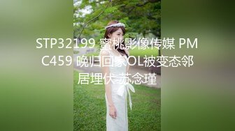   满背纹身萌萌哒双马尾美妞，无聊和炮友来一炮，特写深喉吸吮很卖力，主动上位骑乘，扶着屁股一顿猛操