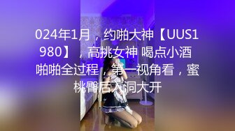   出国深造的留学生小青年出租房与漂亮华裔女友沙发上激情交配捣出好多白浆