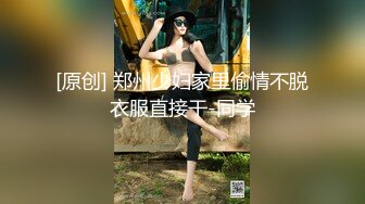 高筒皮靴长发美女尿尿像洒水壶一般