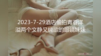  满背纹身萌萌哒双马尾美妞，无聊和炮友来一炮，特写深喉吸吮很卖力，主动上位骑乘