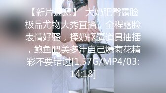 水上乐园偷拍妈妈带着一对女儿来游玩,粉嫩双乳和微毛一线天小溪流