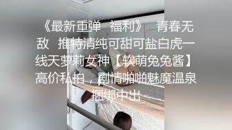  家里的淫妻骚母狗被大哥调教的真不错，乖巧听话丝袜高跟，跪着给大哥舔鸡巴