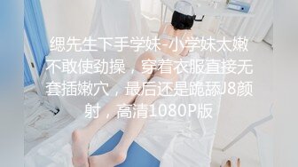 私房售价52元YC663两位lo裙小姐姐逛商场，其中一位小姐姐竟然没穿内裤还在镜头前弯腰毛又黑又长