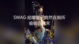 小 姐 姐 大 清 早 翹 起 巨 臀 看 小 黃 片 ， 撥 開 內