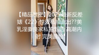 乖巧甜美外围小姐姐，扒掉内裤埋头舔逼，后入无毛馒头穴