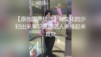 混血嫩模黑丝露脸颜值高，无毛白虎逼自己拿着道具风骚抽插骚穴，浪叫呻吟，尿尿给狼友看，精彩又刺激别错过