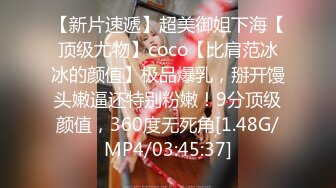 卡在电梯里面了怎么办？先不管了！好色女友直接跪下吮吸鸡巴并吞下精液！