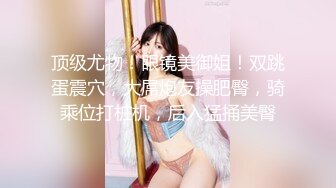  清纯甜美嫩妹小姐姐下海和炮友啪啪大秀，脱下内衣揉捏小奶子