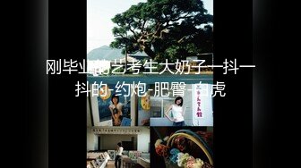 云盘泄密-长屌男家中同时调教2位性感漂亮的美女大学生情人,当成小母狗一样干,2妹子看上去真嫩,国语对白!